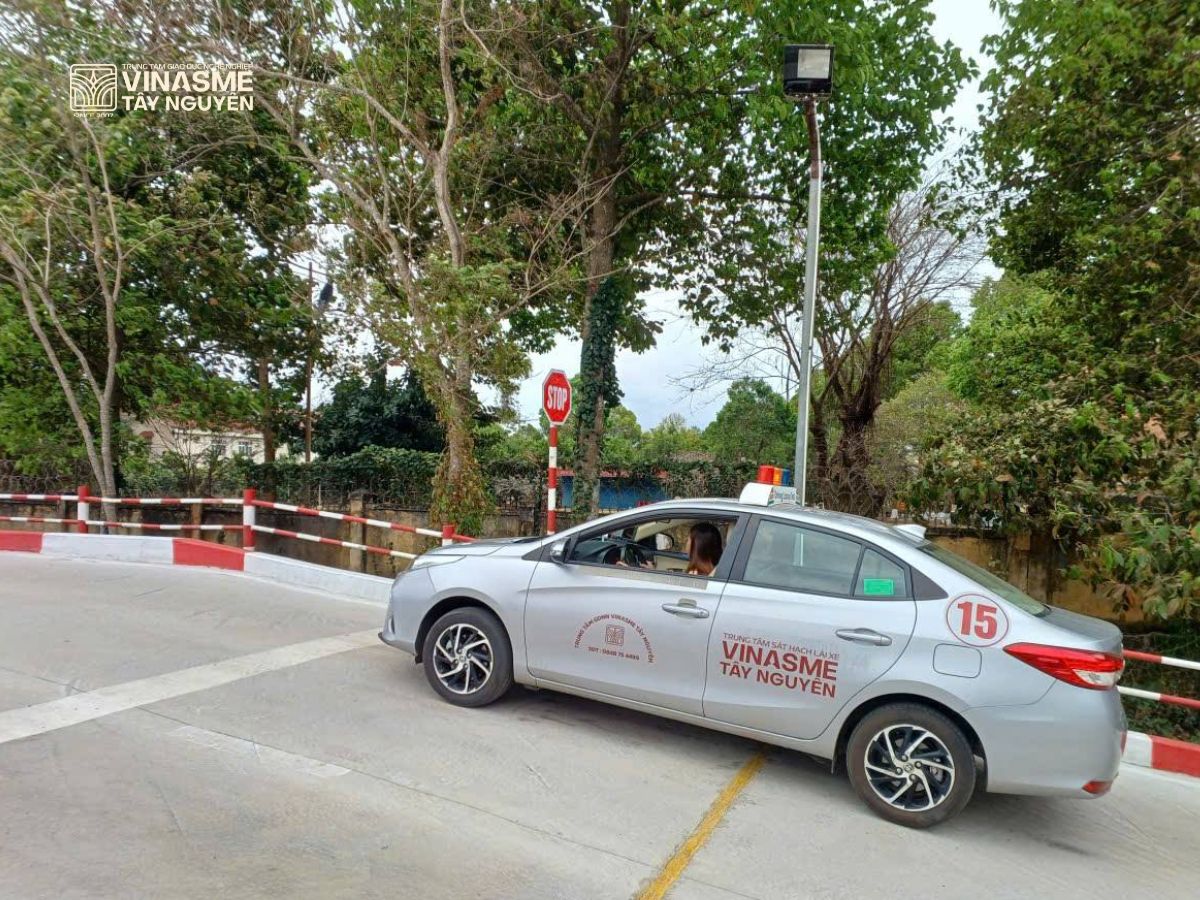 học lái xe ô tô con