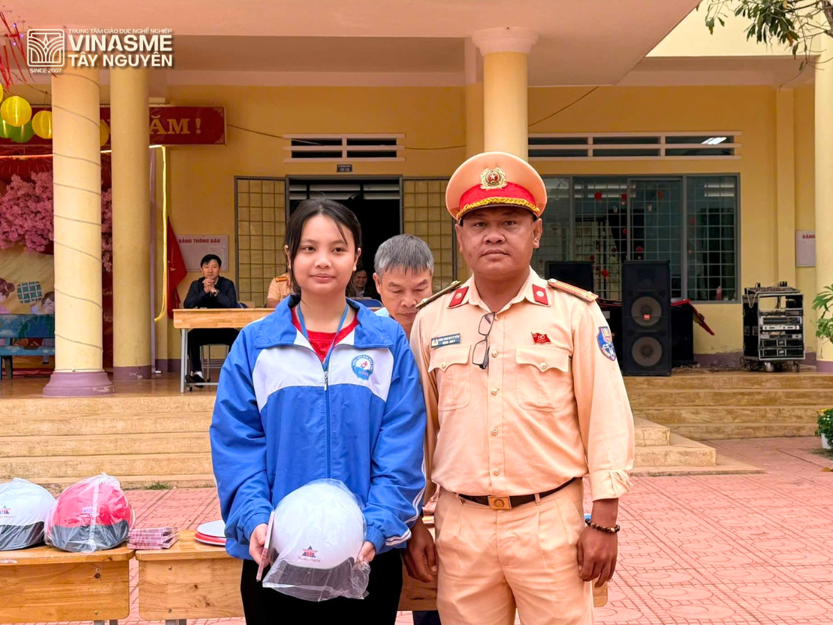 cách đội mũ bảo hiểm đúng