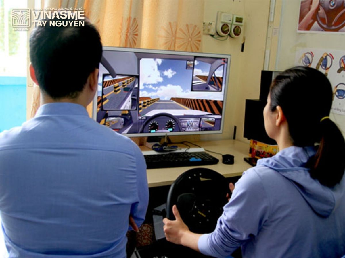 Học mô phỏng xe ô tô tại vinasme tây nguyên