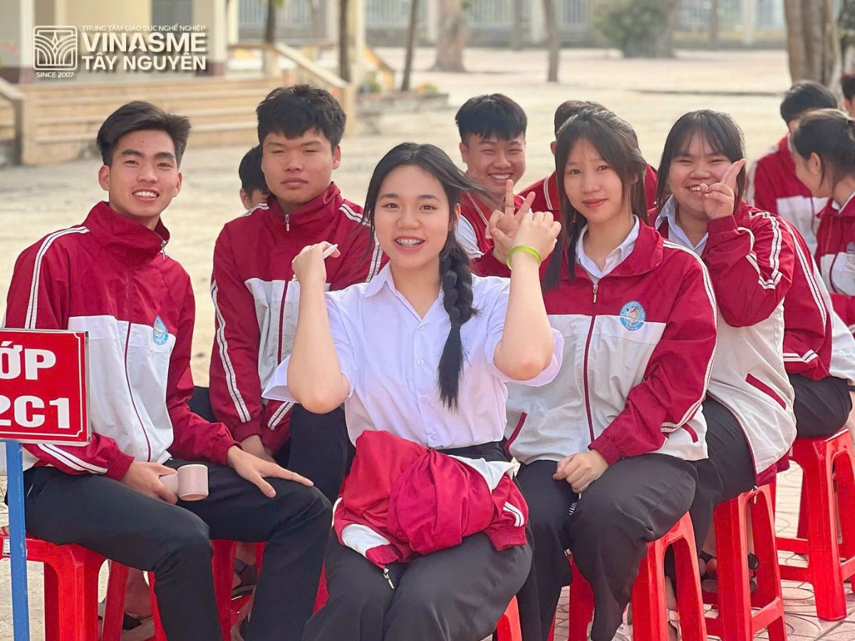 Tuyên truyền an toàn giao thông cho hơn 850 học sinh THPT Nguyễn Thái Bình